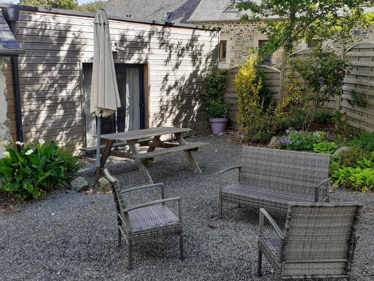 Breton Stone House In Saint Gilles Les Bois Villa Bagian luar foto